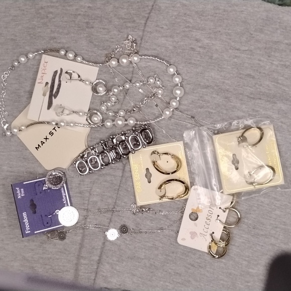 Bundle #5 - Picture 1 of 1